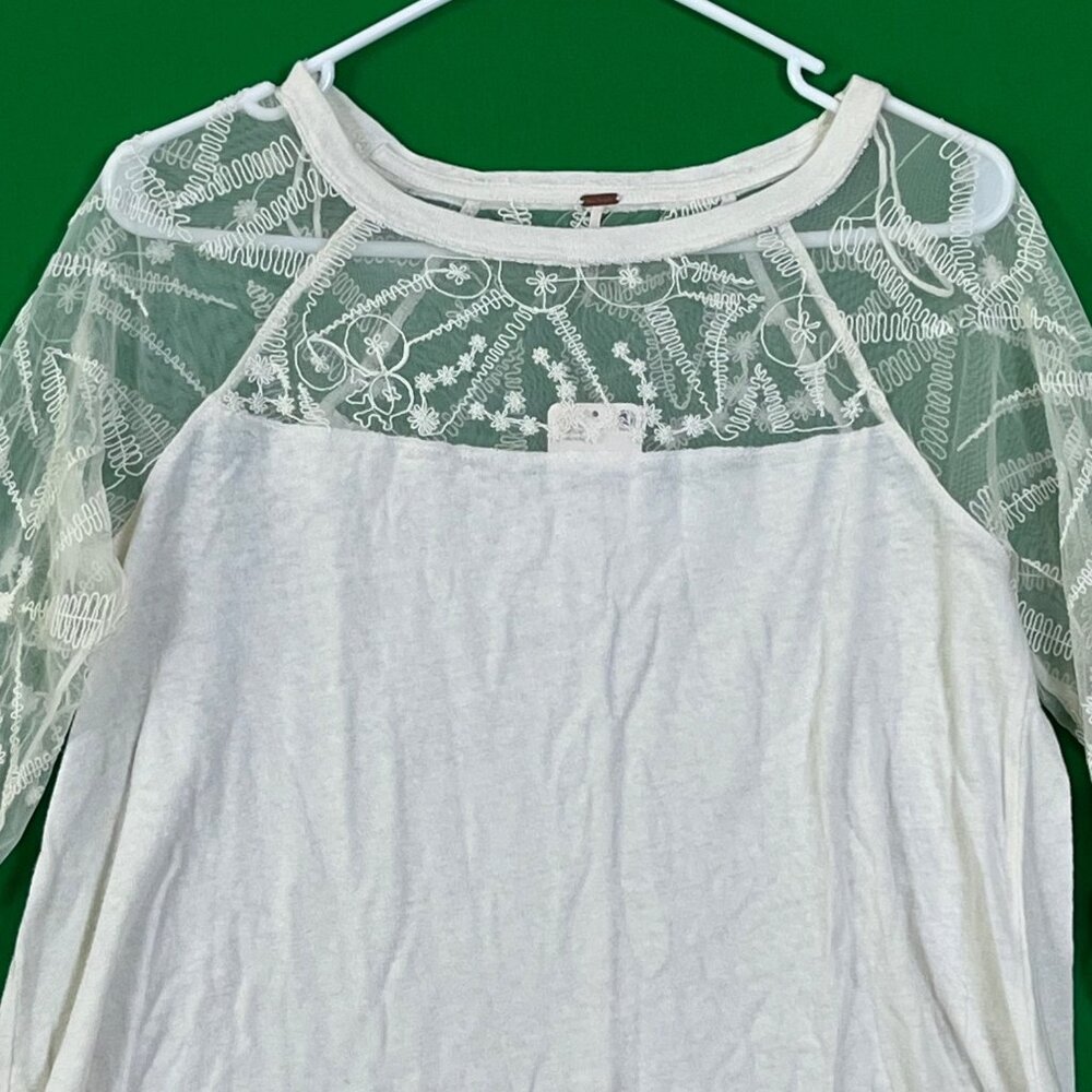 Free People Love Dove Lace Long Sleeve Tee Cream Shirt Tail Hem Size S - NWT - Picture 3 of 8